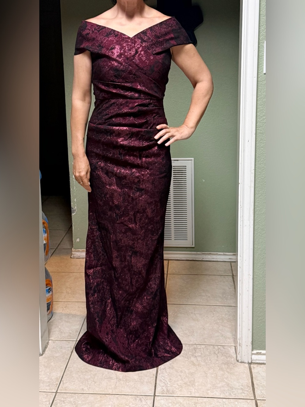 Teri Jon Elegant Women's Burgundy black Evening Gown